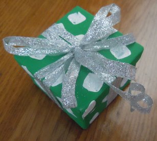gift box Christmas ornament